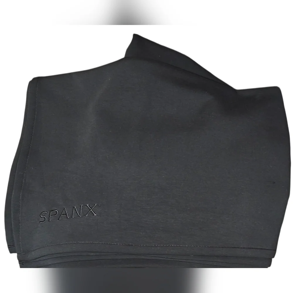 SPANX AirEssentials Black Throw Blanket